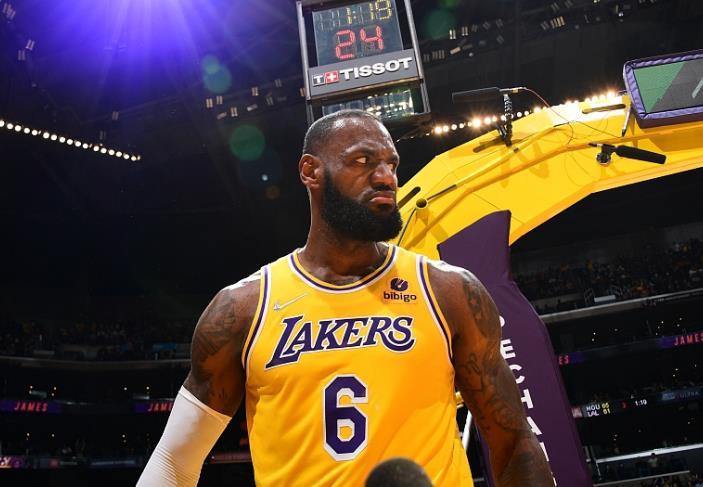  詹姆斯28+10+8，湖人加时险胜步行者  